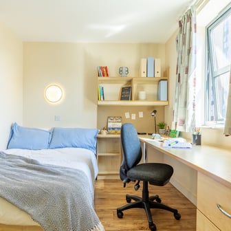 Gold En Suite - Image 1